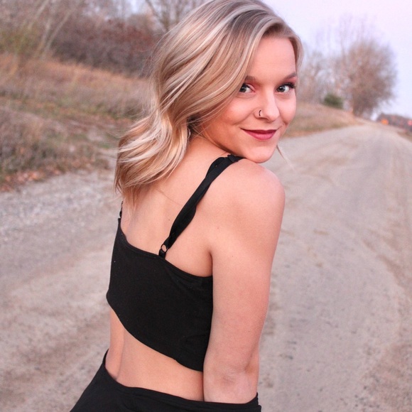 Meet your Posher, Allison - Picture 2 of 2